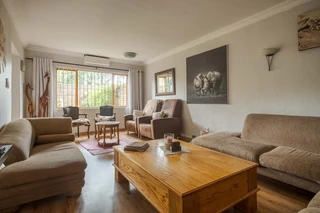 Three bedroom duplex with loads to offer - secure complex - Hennopspark