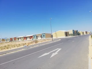 Charming 2–3 Bedroom Home in Greenville Garden City, Fisantekraal