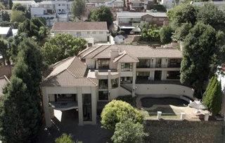 A EXTENDED FAMILY HOME WITH BREATH TAKING VIEWS - GLENVISTA