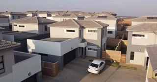 3 Bedroom House For Sale In Thatchfield Ridge - Rua Vista