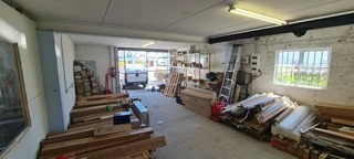 Neat factory and AAA offices situated in Prime Park, Diep River.