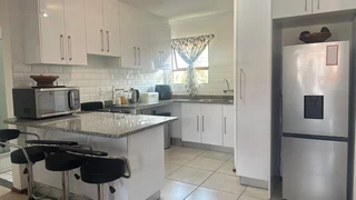 Stunning 2 Bedroon /2 Bathroom Apartment available in sundowner