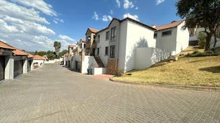 3 bedroom 2 barthroom available in allens nek
