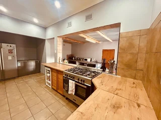 4 Bedroom house with flat for sale