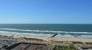 **Luxurious Upgraded Apartment in North Beach Prime**