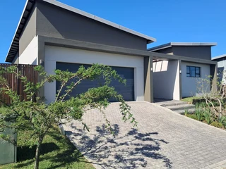 Contemporary Three Bedroom Home in Palm Lakes Estate