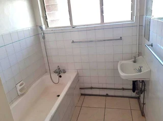 THREE BEDROOM APARTMENT TO RENT ON THE BLUFF IN BRIGHTON ROAD