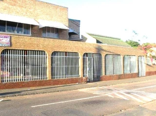 THREE BEDROOM APARTMENT TO RENT ON THE BLUFF IN BRIGHTON ROAD