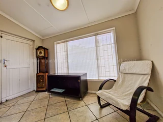 Exceptional 3 Bed | 2 Bath | 1 035m² Family Home with Flatlet in a Prime Location