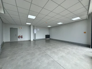 Upscale and Appealing 50m2 Area for Retail Establishment to  Let