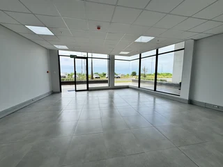 Upscale and Appealing 50m2 Area for Retail Establishment to  Let