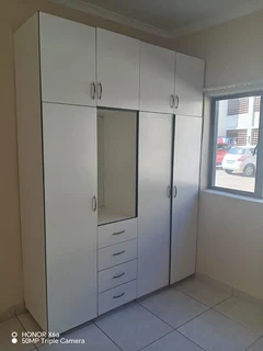 VARIOUS SIZE APARTMENTS AVAILABLE IN THIS BLOCK CLOSE TO THE OCEAN IN ISIPINGO BEACH