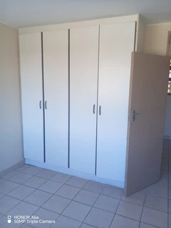 VARIOUS SIZE APARTMENTS AVAILABLE IN THIS BLOCK CLOSE TO THE OCEAN IN ISIPINGO BEACH