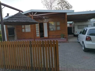 Cozy one bedroom house for sale in De Hollandsche Molen Franschhoek 7690