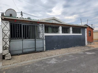 Affordable Kuyasa Living: 2-Bedroom Gem for R350k!