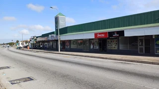 Retail shop to let in Newton Park