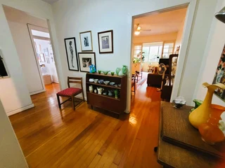 **Charming Flat in Upper Glenwood: Convenience Meets Comfort**