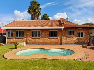 Dream family residence in Rayton - don’t let it pass you by!