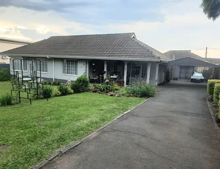 Neat home with a 1 bedroom flatlet