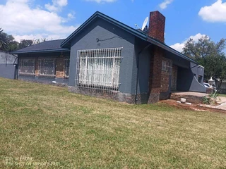 Spacious 3-Bedroom Family Home with Flatlet - Freeway Park, Boksburg