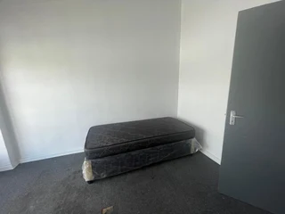 Semi-furnished rooms to rent in Tutton Terrance, Quigney