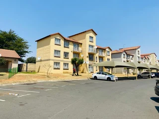 Spacious 2 bedroom ground floor unit for sale in Ormonde