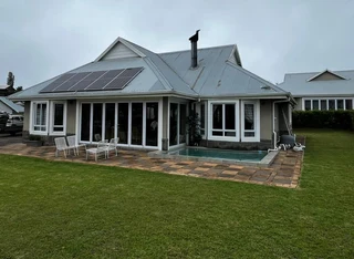 MODERN HOME IN COUNTRY ESTATE