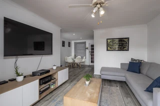 Modern 3 Bedroom Apartment in Umgeni Park