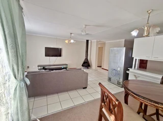 Charming 3-Bedroom Townhouse: Comfort and Style in Arboretum