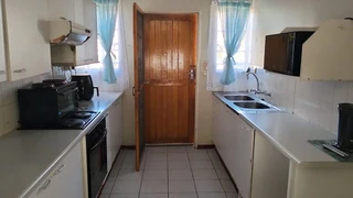 Charming 3-Bedroom Townhouse: Comfort and Style in Arboretum