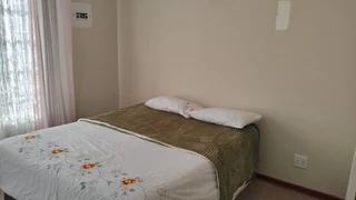 Charming 3-Bedroom Townhouse: Comfort and Style in Arboretum