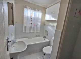 Charming 3-Bedroom Townhouse: Comfort and Style in Arboretum