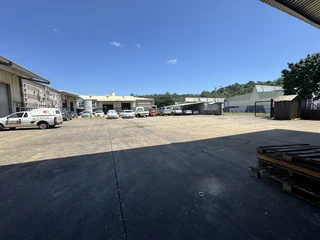 Spacious Warehouse Available to Let in Springhawk Industrial