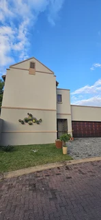 Secure 2-Bedroom Townhouse In Montrose Road, Barbeque Downs