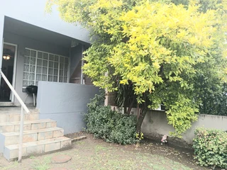 Charming 2 bedroom, 2 bathroom simplex with private garden in Eden Glen