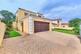 Cosy Family Home next to Kyalami Estate