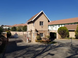 August 1 occupation | 2 beds 1 bath garden | paulshof - sunninghill