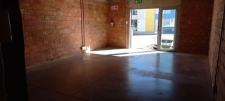 Neat office / retail unit, available immediately!