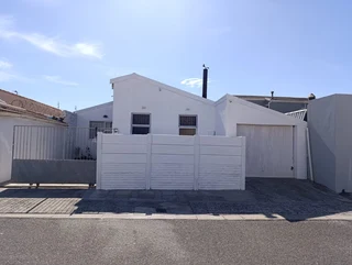 Neat Family Home awaiting it&#39;s new family ....