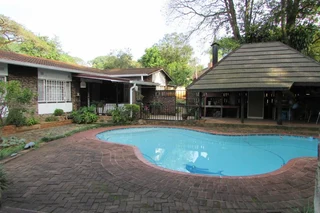 Family home with separate flat in great area!