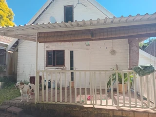 Garden cottage to let with undercover parking