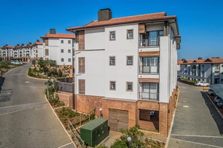 Swanky Lifestyle Living: 2-Bedroom Luxury Apartment in Izinga.