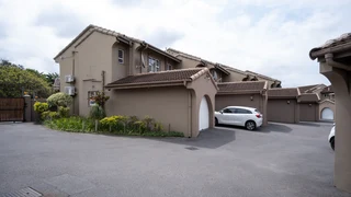 3-Bedroom Townhouse in prime uMhlanga Rocks location.