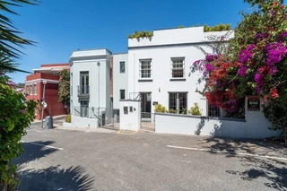 5 Bedroom House For Sale in De Waterkant
