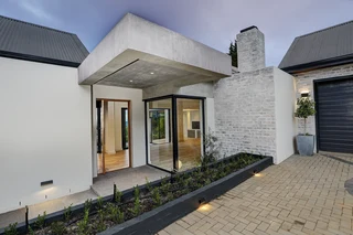 Elegant 4-Bedroom Family Home with Scenic Views in Oude Westhof