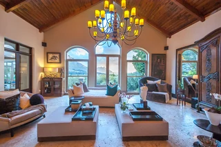 Elegant Retreat with Panoramic Views in Exclusive Ruyteplaats Estate