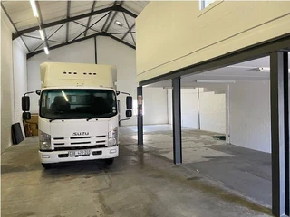 Warehouse in sought after park in Capricorn