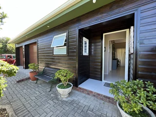 Beautiful and neat 3 Bedroom house for sale in Gamtoos Mouth Resort