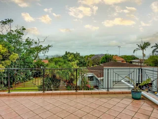 Beautiful Durban north home with two flatlets.