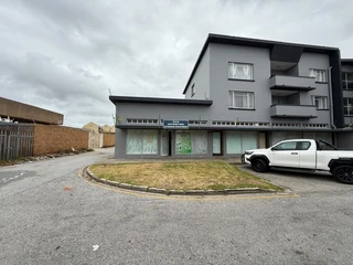 Retail unit to let in Linton Grange